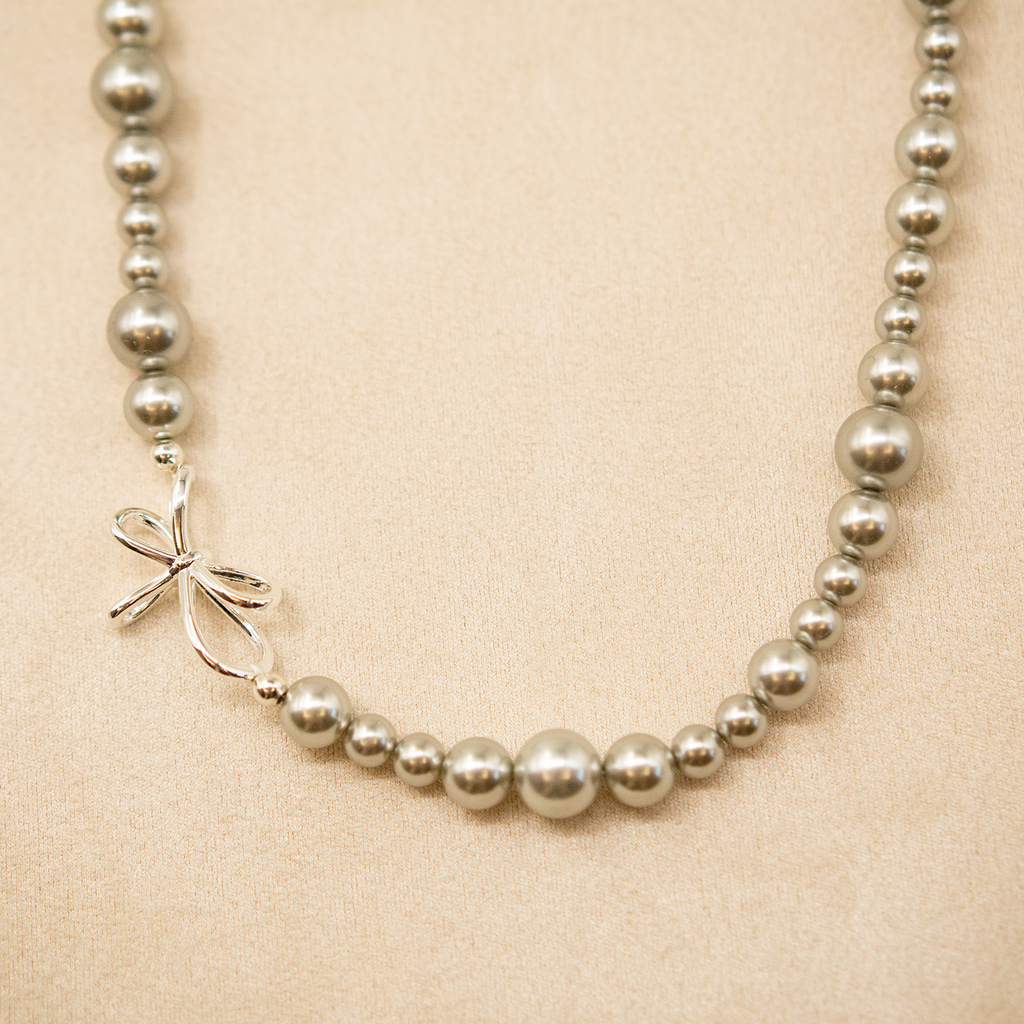 Smoky Ribbon Necklace