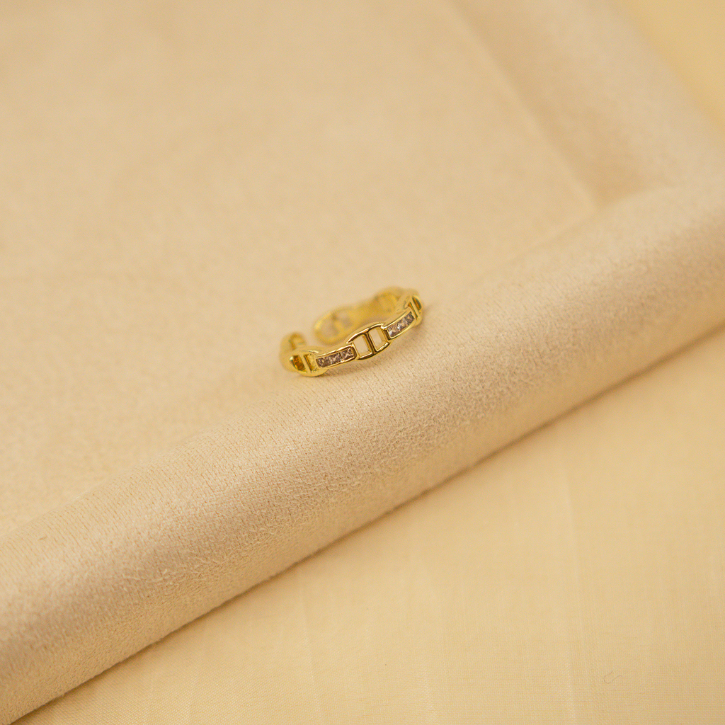 Linked Gleam Ring