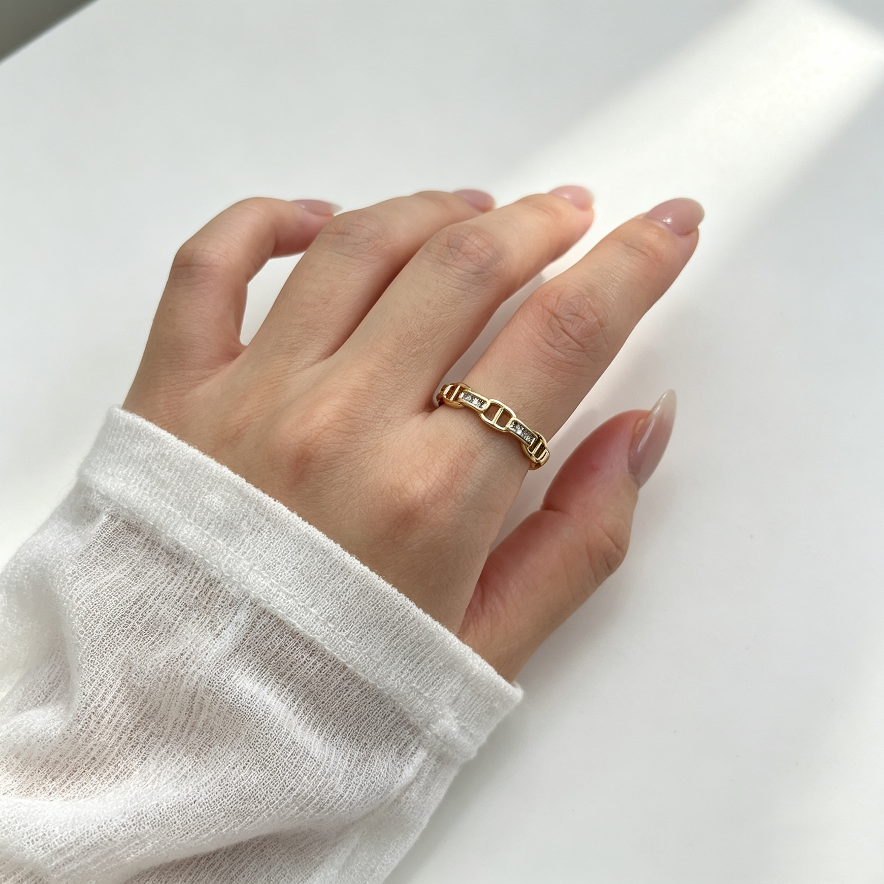 Linked Gleam Ring