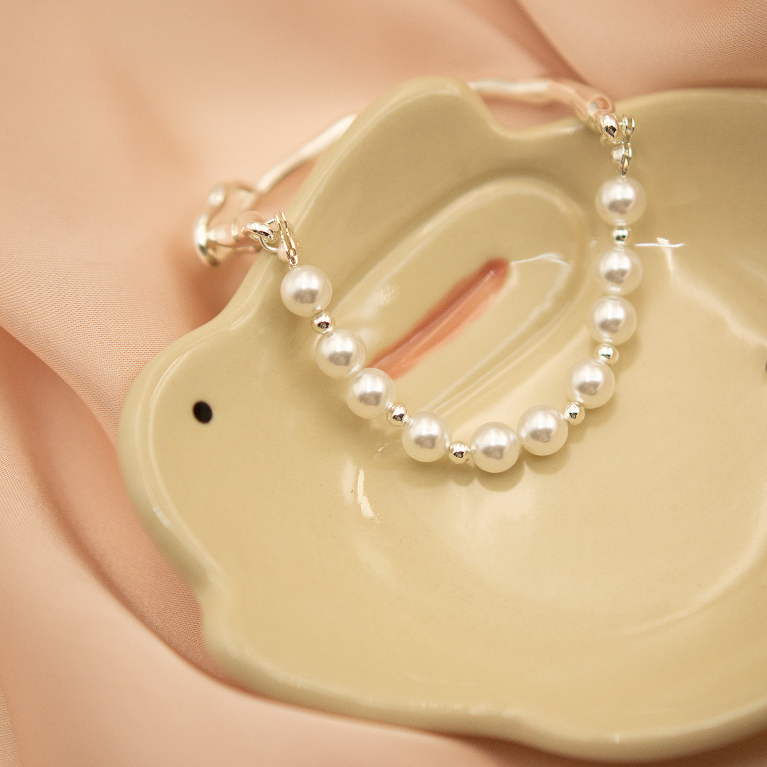 Frosty Pearl Bracelet