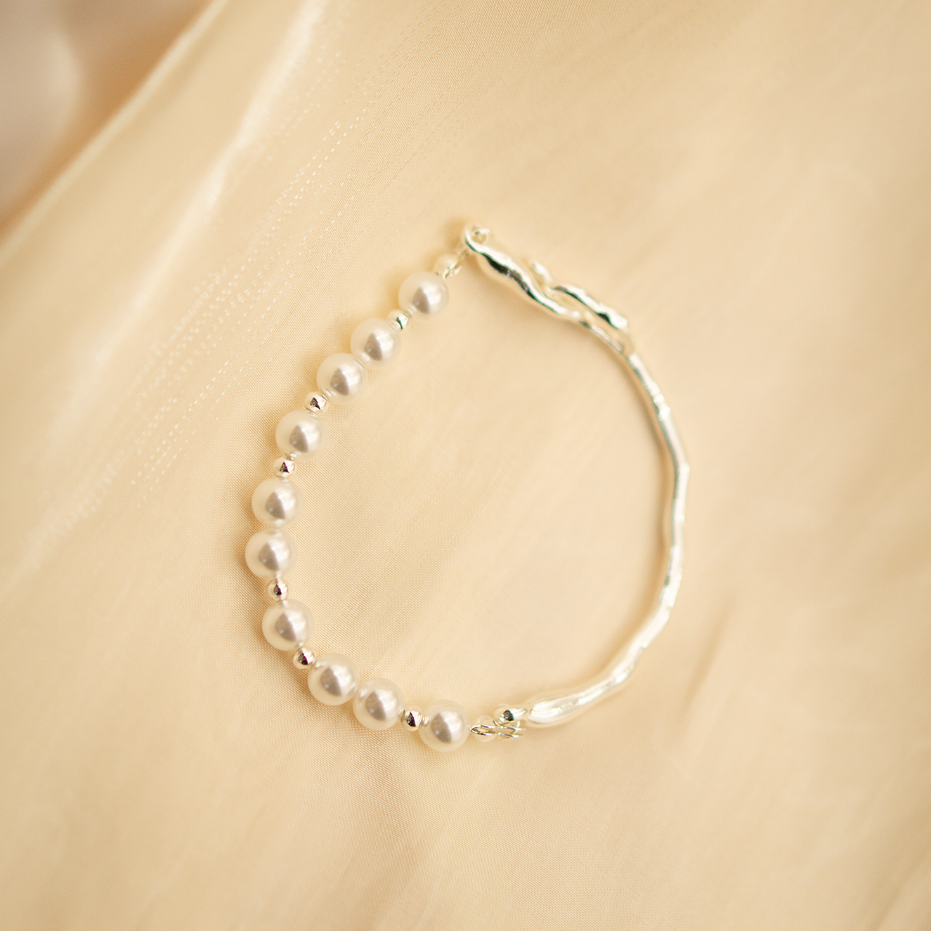 Frosty Pearl Bracelet